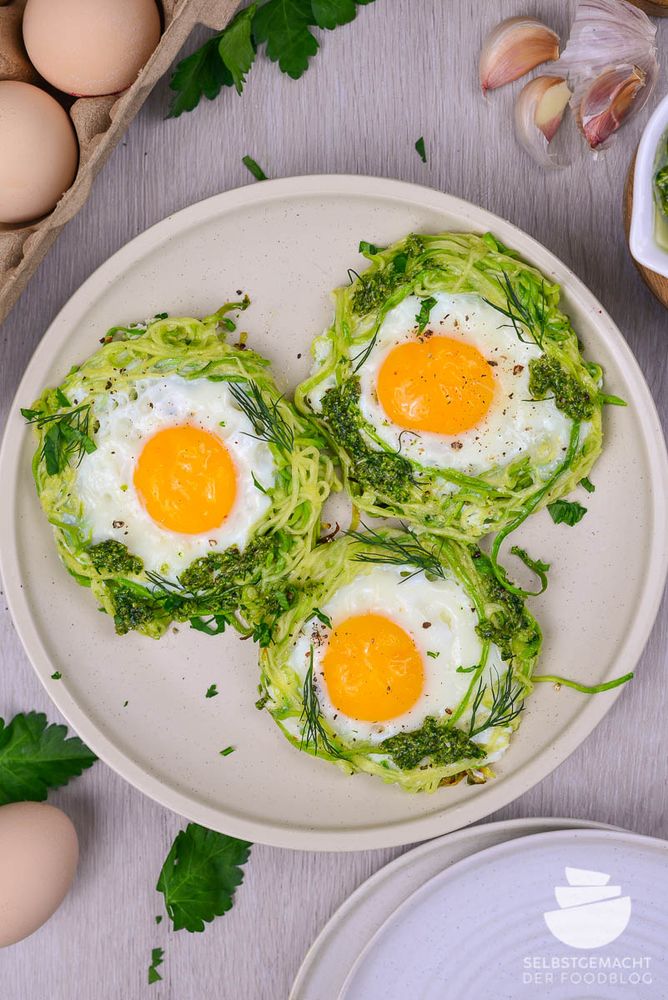 Rezeptbild: Zucchini Nester mit Ei in 20 Minuten