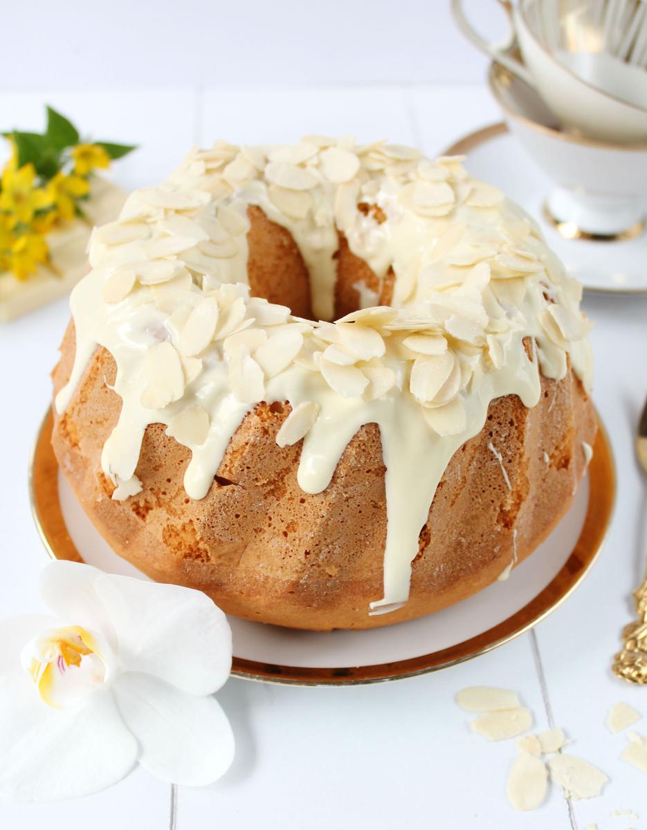Rezeptbild: Zitronen Gugelhupf mit Mandel-Schoko Guss