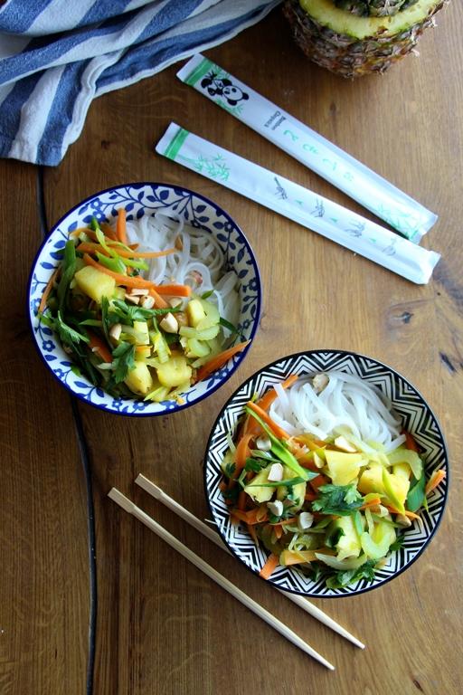 Rezeptbild: Reisnudeln mit Gemüse, Ananas und Erdnüssen