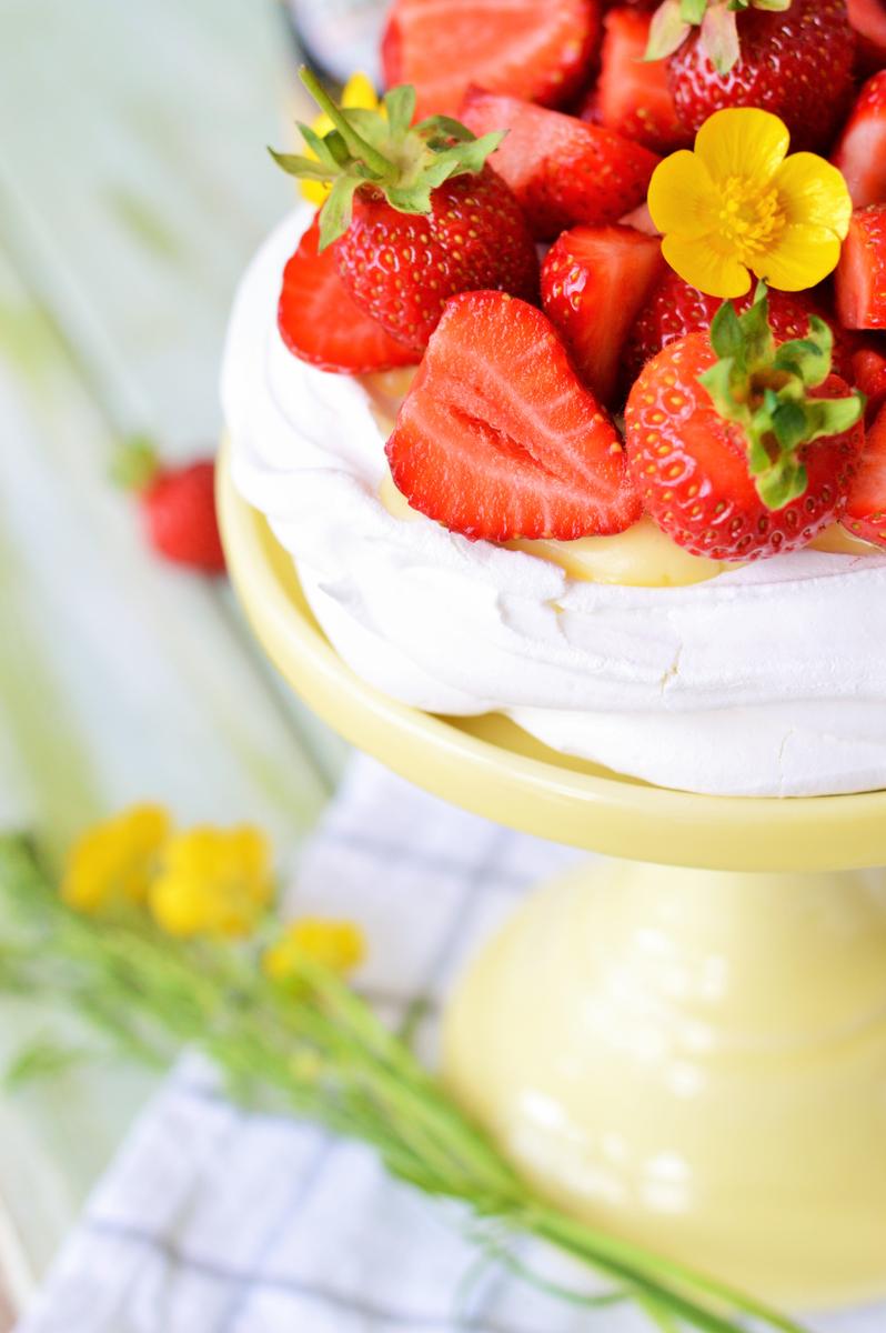 Rezeptbild: Erdbeerepavlova mit Eierlikörcreme