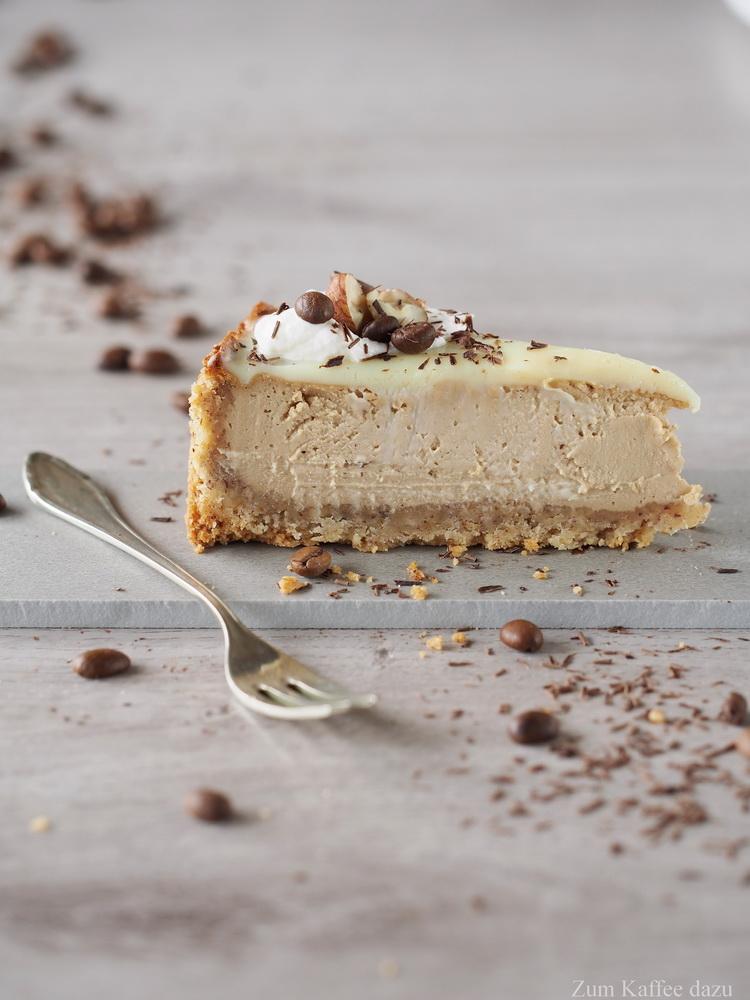 Rezeptbild: Espresso-Cheesecake mit Haselnuss und weißer Schokolade