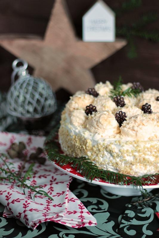 Rezeptbild: Marzipan-Schneeballtorte mit Mohnmousse