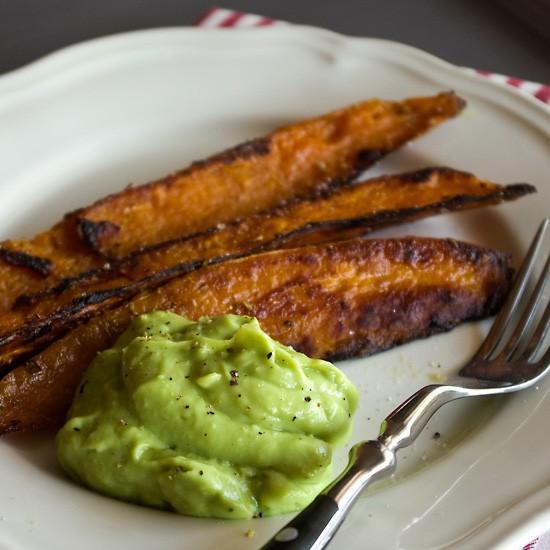 Rezeptbild: Gebackene Süßkartoffel mit Avocado-Zitrus-Creme