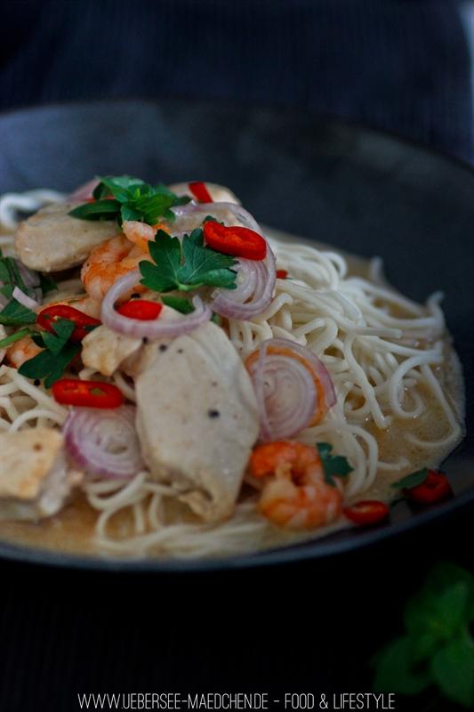Rezeptbild: Tamarinden-Curry mit Hähnchen und Garnelen