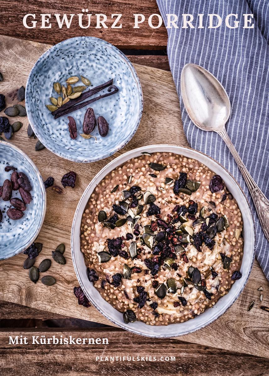 Rezeptbild: Gewürz Porridge mit Kürbiskernen und Sauerkirschen