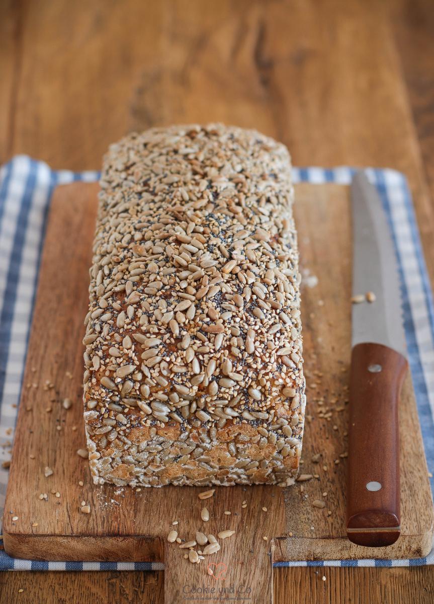 Rezeptbild: Dinkel-Möhren-Vollkornbrot (Übernachtgare)