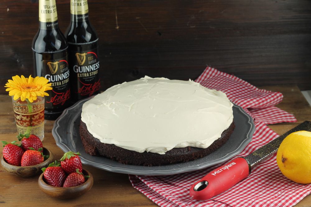 Rezeptbild: Guinnesskuchen mit Frischkäsefrosting