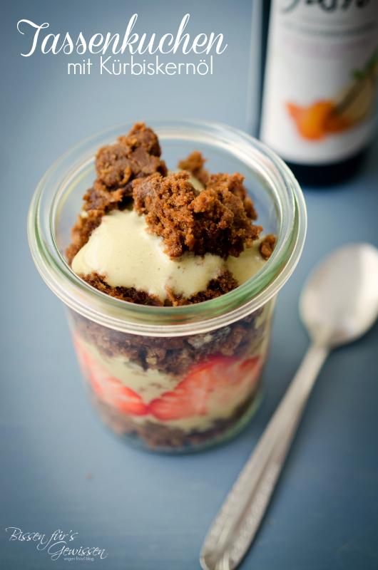 Rezeptbild: Veganer Tassenkuchen mit Kürbiskernöl