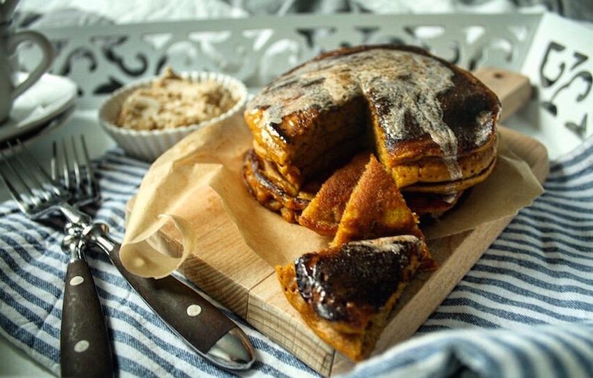 Rezeptbild: #GilmoreGirlsSynchronkochen: Luke's Kürbis-Pancakes mit Zimtbutter