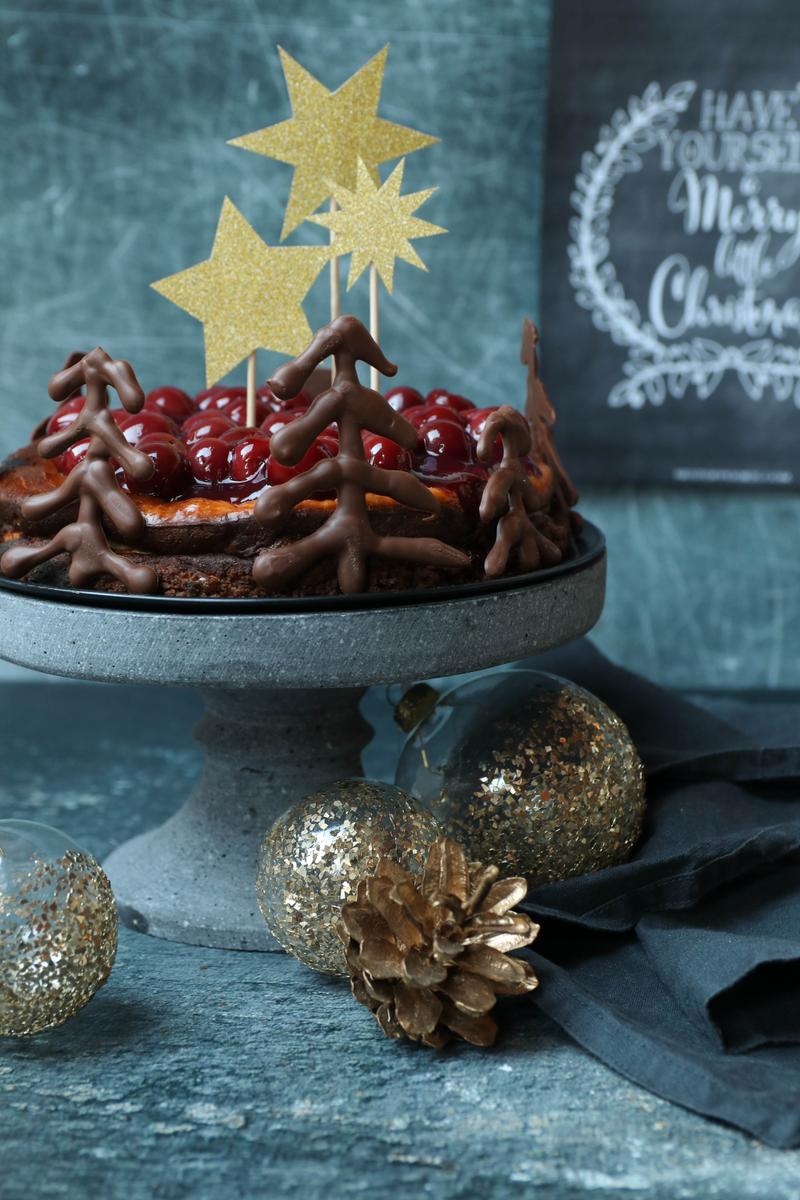 Rezeptbild: Marzipan Cheesecake mit Punschkirschen 