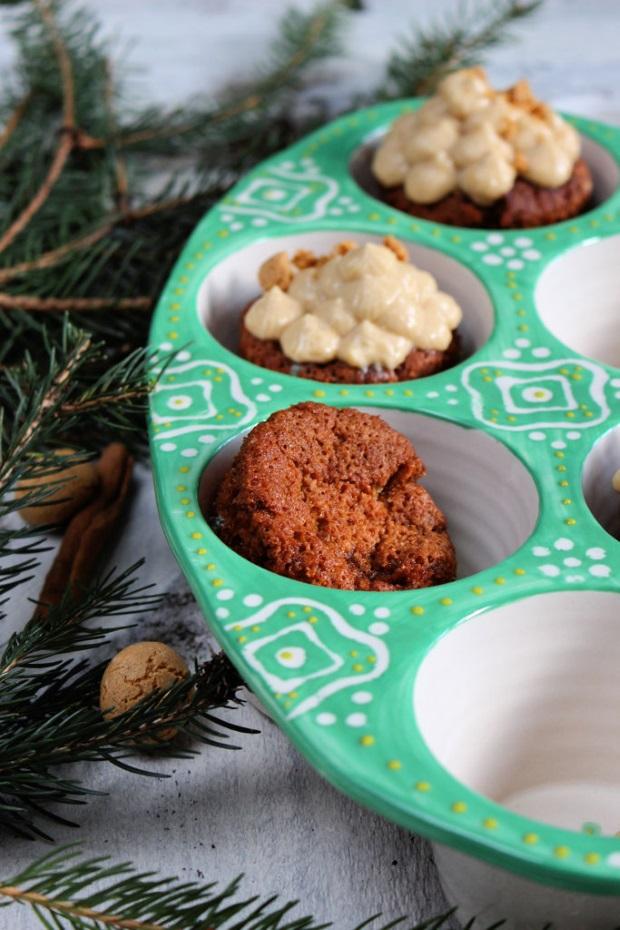 Rezeptbild: Amaretto Cupcakes mit Knusperboden und Cappuccino-Creme