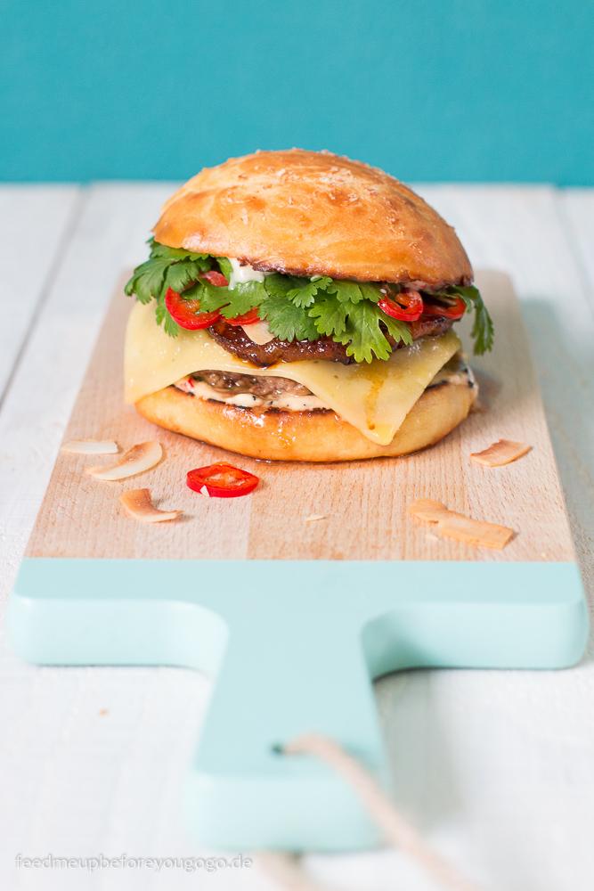 Rezeptbild: Big-Hahuna-Burger mit Kokos-Chili-Mayo