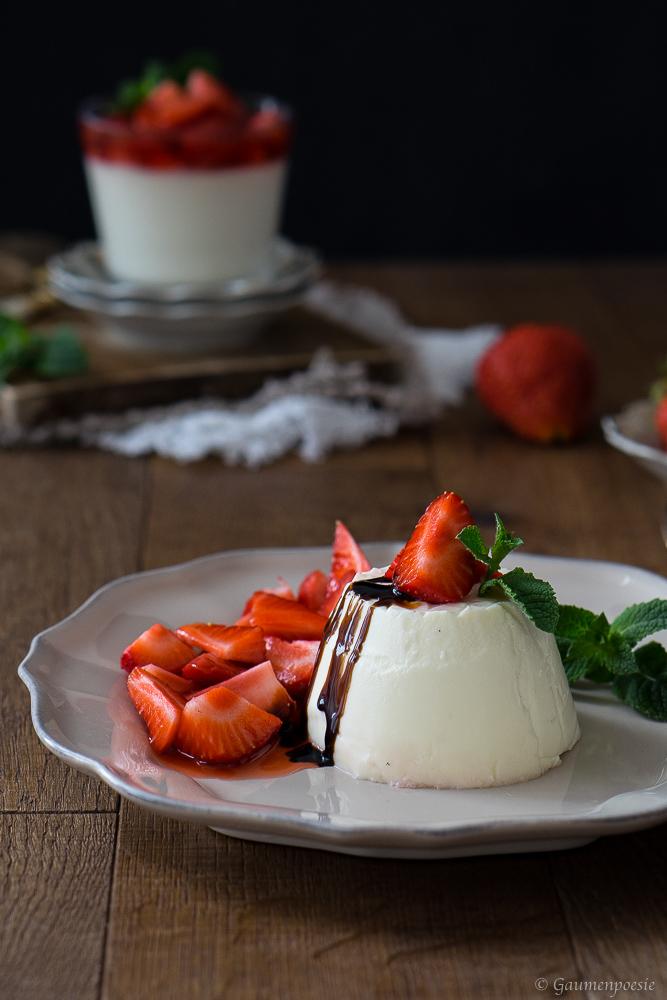 Rezeptbild: Panna Cotta mit Erdbeeren 