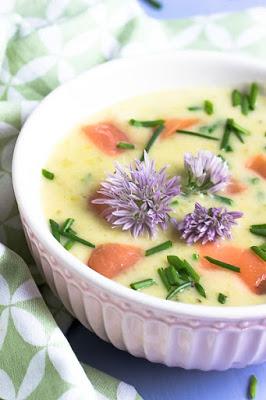Rezeptbild: Schwedische Sommersuppe mit Lachs