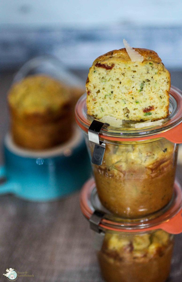 Rezeptbild: Herzhafte Zucchinimuffins im Glas