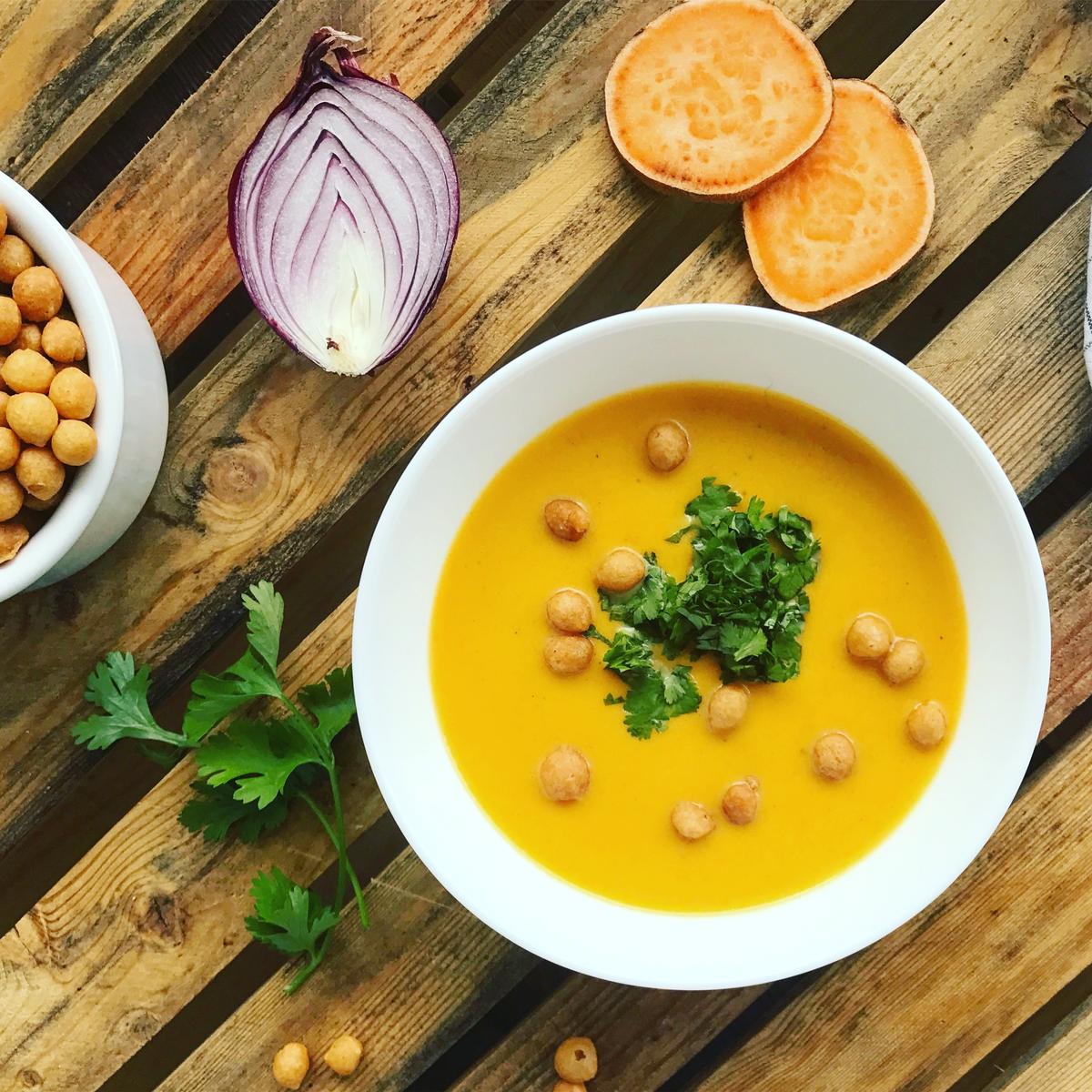 Rezeptbild: Süßkartoffelsuppe mit Curry und Koriander
