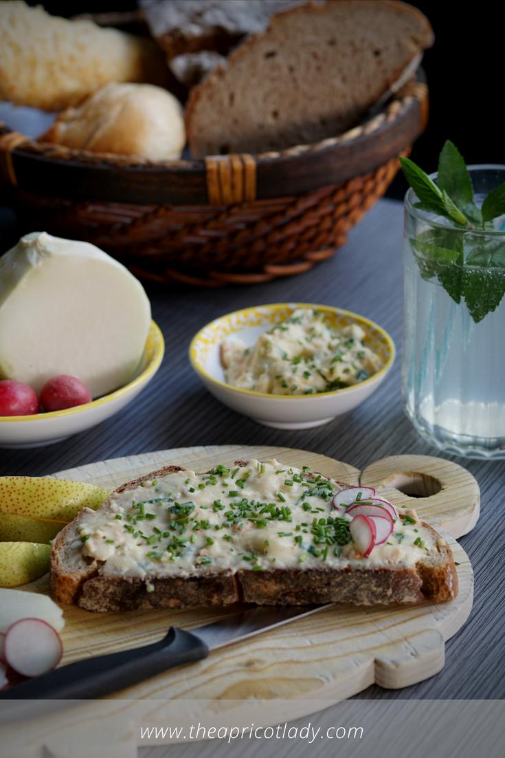 Rezeptbild: herzhafter Weichkäse-Aufstrich nach Obatzter Art
