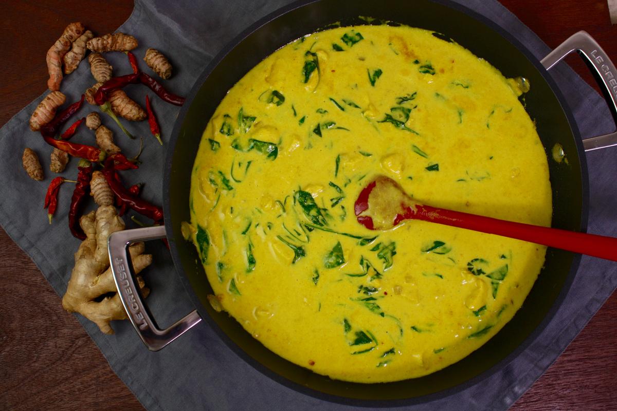 Rezeptbild: Hähnchencurry mit Spinat