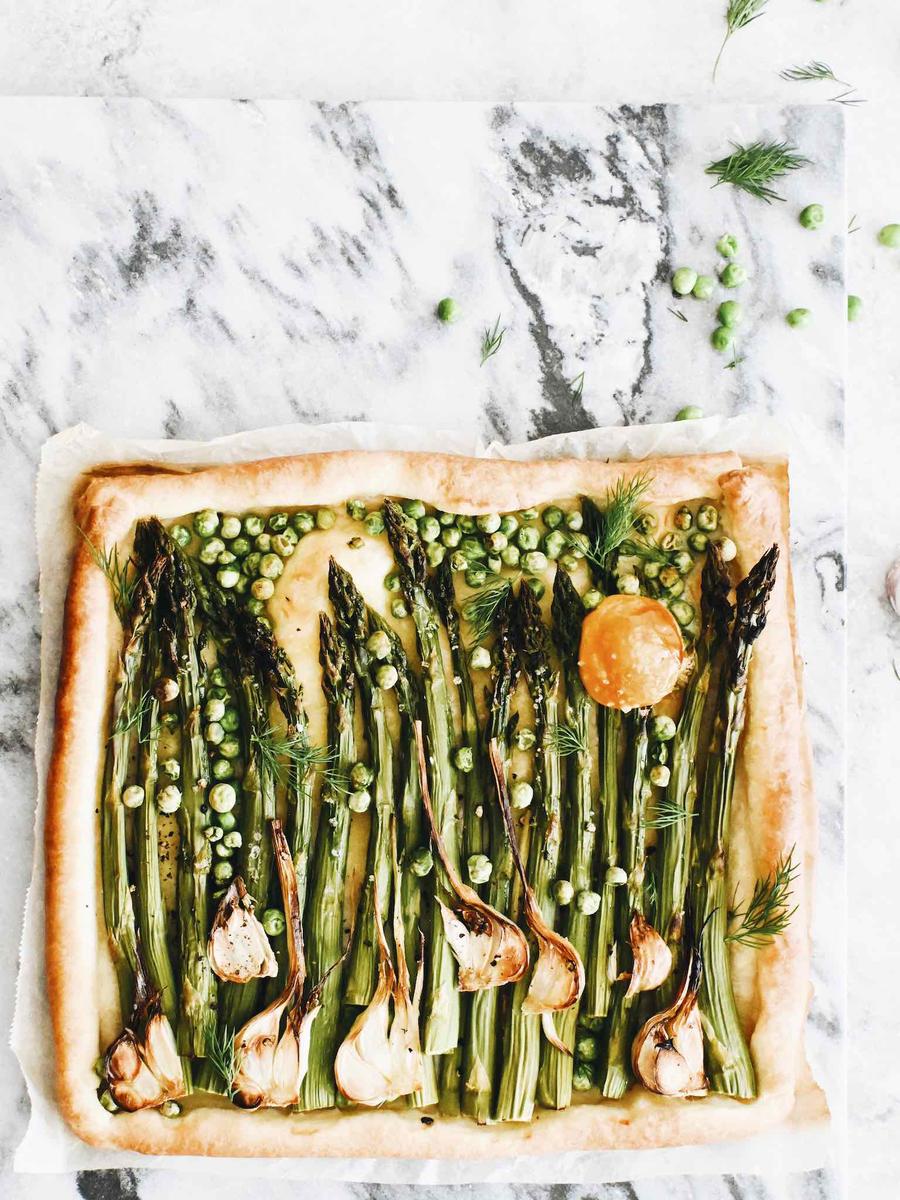 Rezeptbild: GARTEN-TARTE MIT GRÜNEM SPARGEL