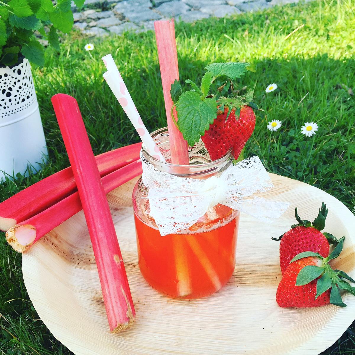 Rezeptbild: Erdbeer Rhabarber Sirup