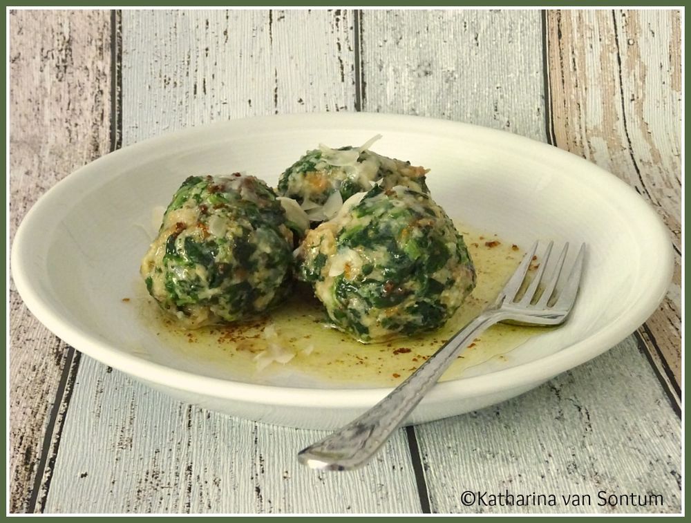 Rezeptbild: Spinatknödel mit Brauner Butter und gehobeltem Parmesan