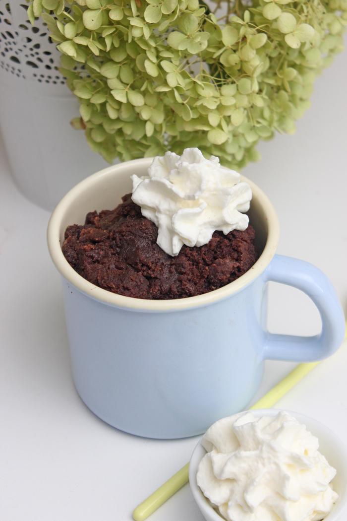 Rezeptbild: Der saftigste Keto-Schokoladen-Tassenkuchen in nur 4 Minuten!