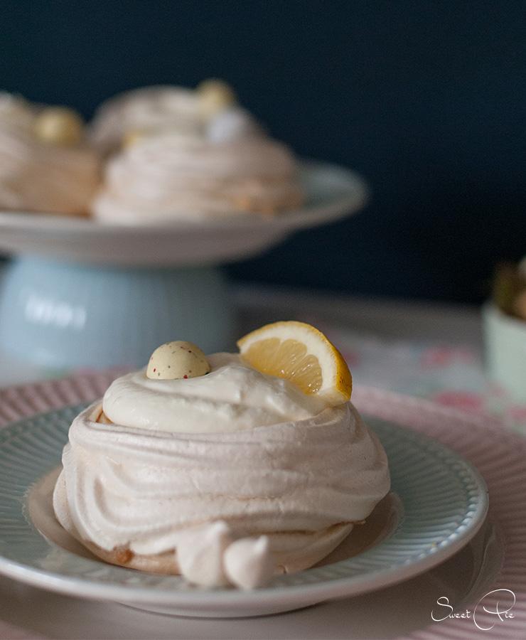 Rezeptbild: Meringue Osternester mit Zitronencreme