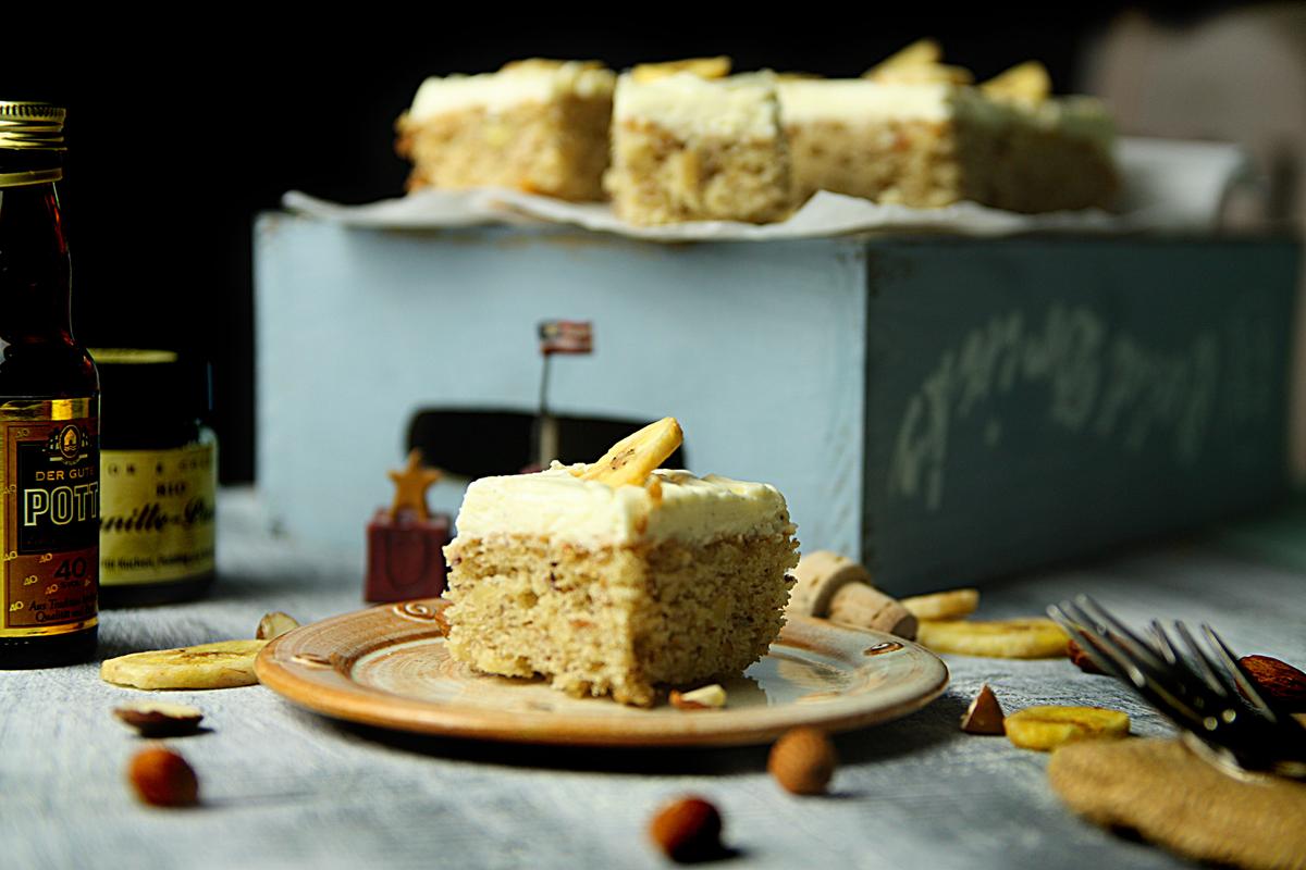 Rezeptbild: Bananenkuchen mit Rumfrosting