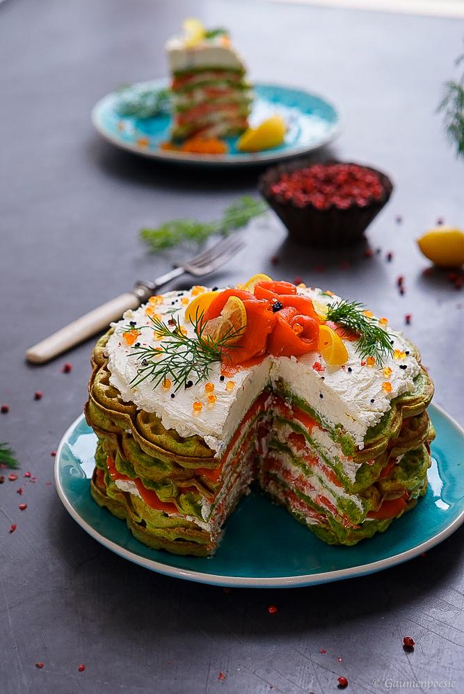 Rezeptbild: Herzhafte Erbsen-Waffeltorte mit Frischkäse und Lachs