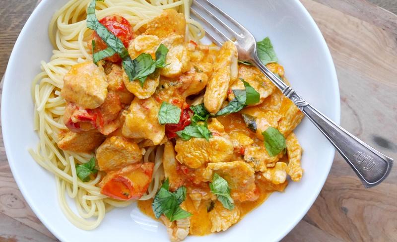 Rezeptbild: Parmesan-Tomaten-Hähnchen mit Spagetti