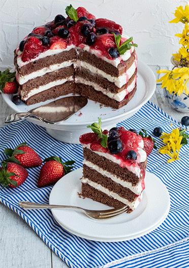 Rezeptbild: Beeren-Schoko-Torte mit Eierlikör