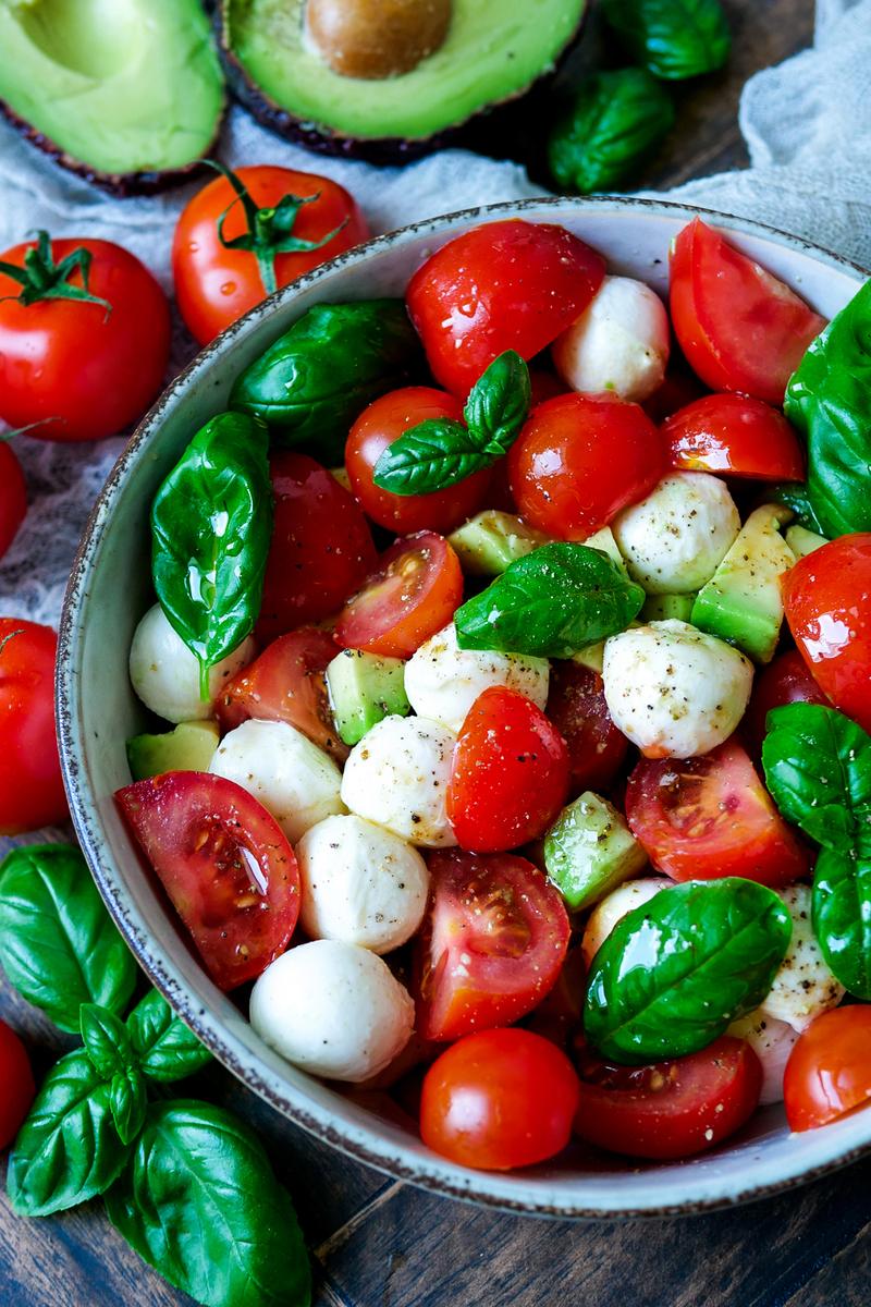 Rezeptbild: Tomaten-Mozzarella-Salat mit Avocado