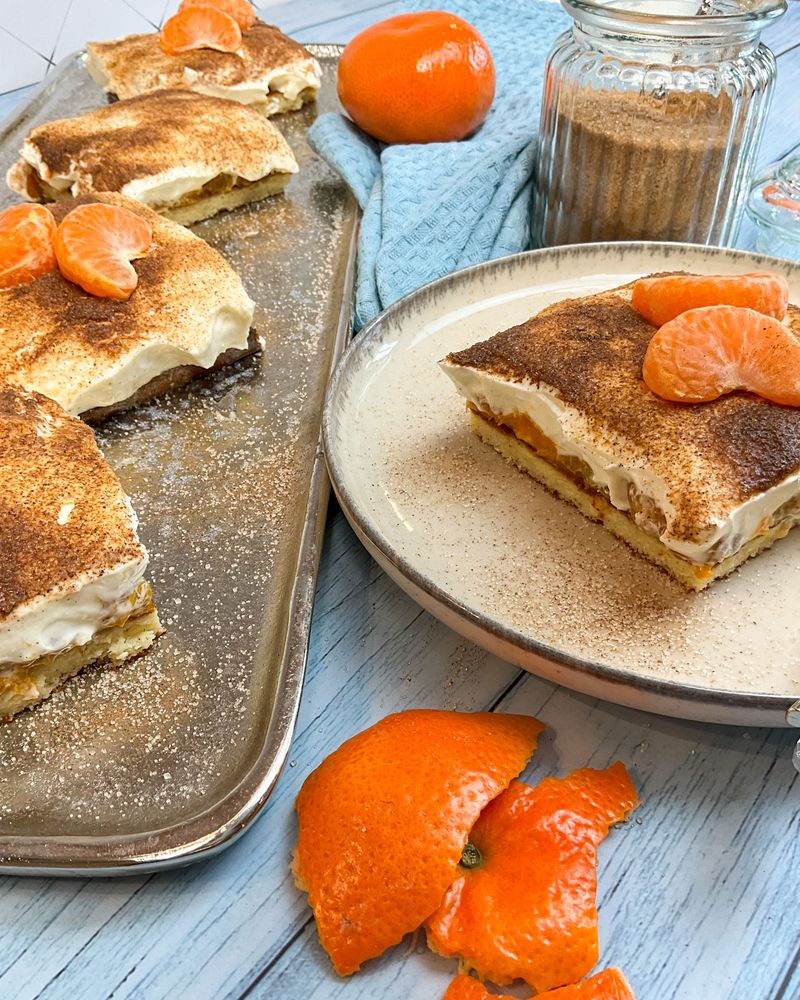 Rezeptbild: Low carb Mandarinen Schmand Kuchen vom Blech ohne Zucker