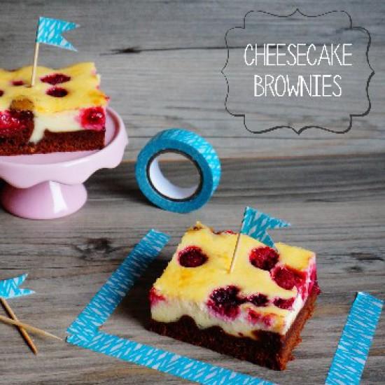 Rezeptbild: Cheesecake-Brownies mit Himbeeren