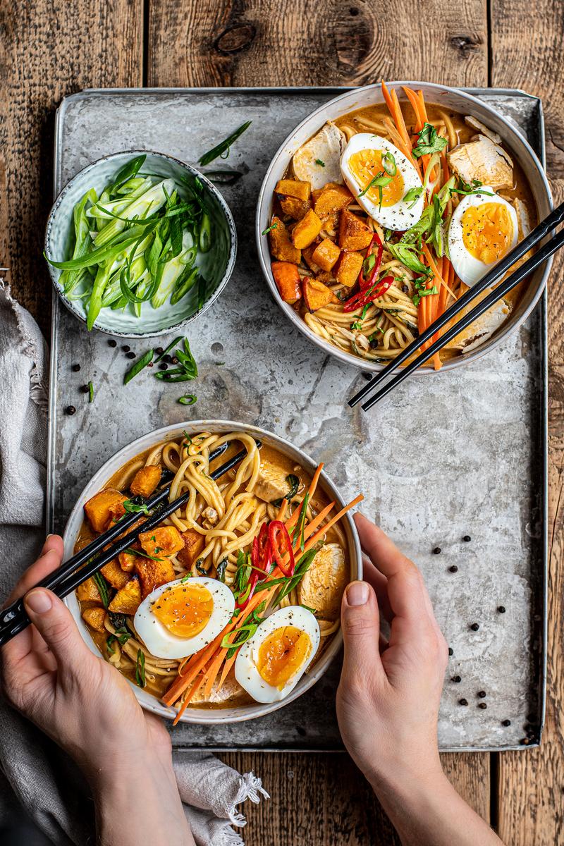 Rezeptbild: Kokos Ingwer Ramen mit Hähnchen und Ei