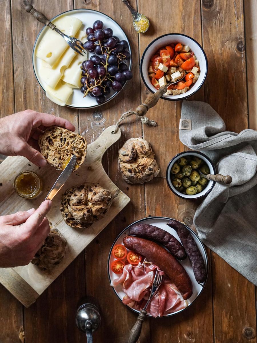 Rezeptbild: gesunde Olivenbrötchen – Wie dir perfekte Brötchen mit Hefeteig gelingen