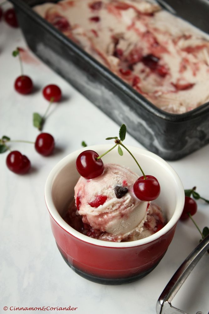 Rezeptbild: Brandy Kirsch Eis mit Ziegenkäse 