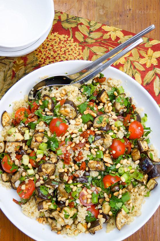 Rezeptbild: Quinoa mit gebackenen Auberginen und Cherry-Tomaten