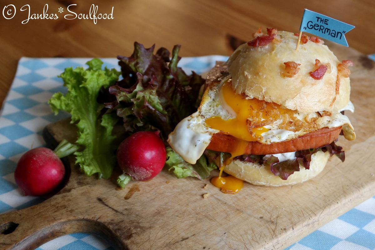 Rezeptbild: Bayrischer Burger mit Leberkäse
