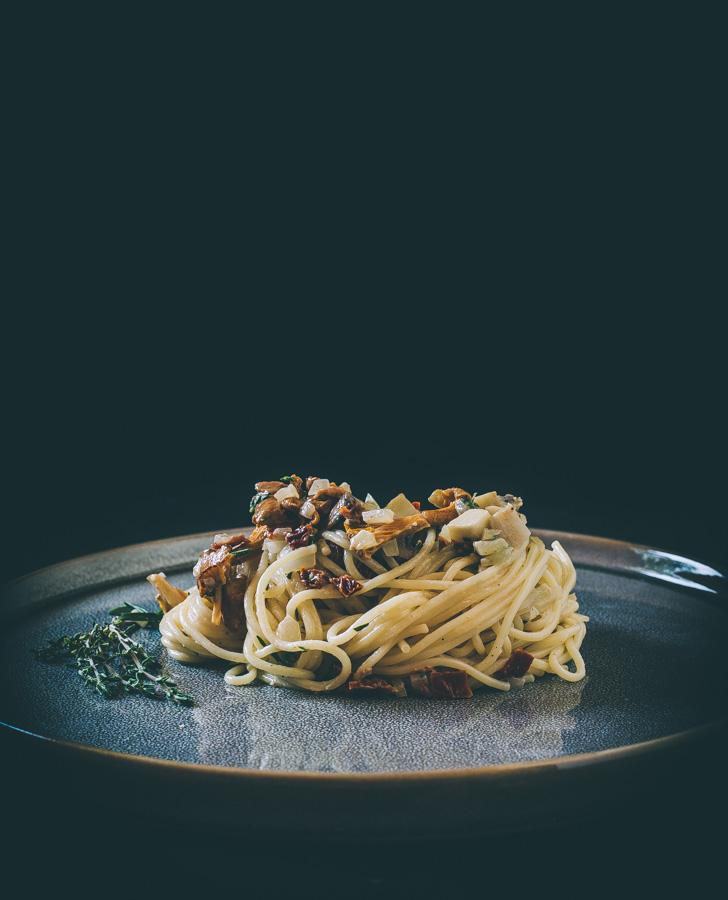 Rezeptbild: Pilz-Pasta mit getrockneten Tomaten & frischen Kräutern