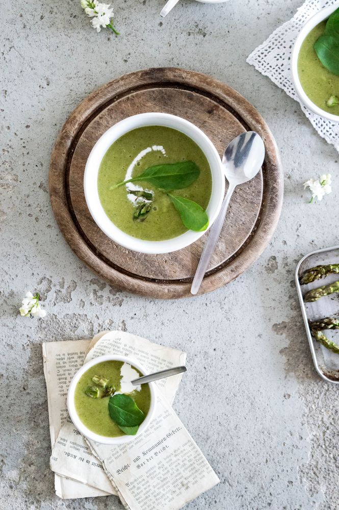 Rezeptbild: Spargelcremesuppe mit Spinat und Weißwein 