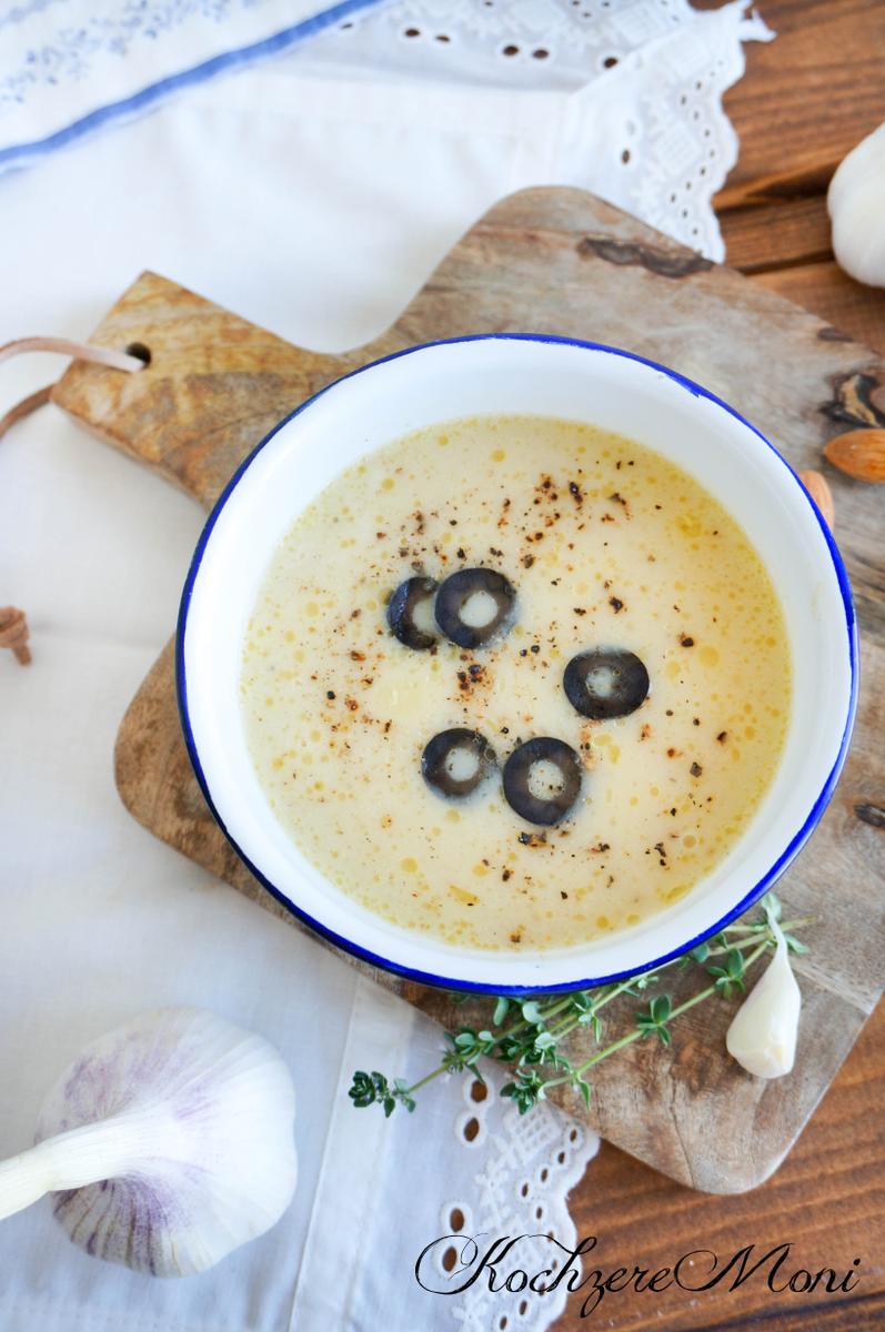 Rezeptbild: Knoblauchcremesuppe mit Mandelmilch
