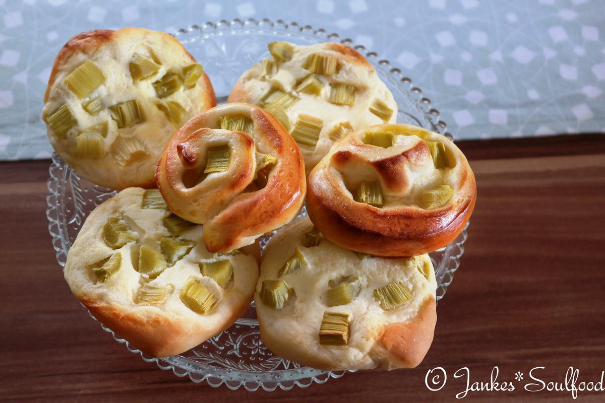 Rezeptbild: Rhabarber-Quark-Plunder