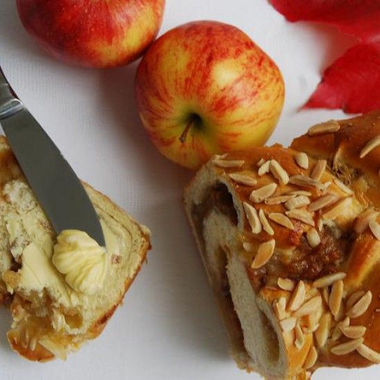 Rezeptbild: Gefüllter Apfel-Hefezopf