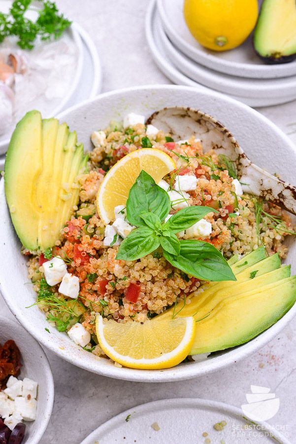 Rezeptbild: Gesunder Quinoa Salat mit Avocado