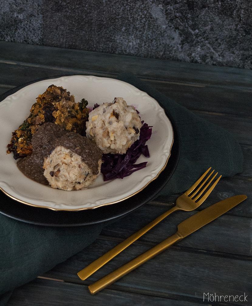 Rezeptbild: Linsenbraten mit Semmelknödel und brauner Sauce