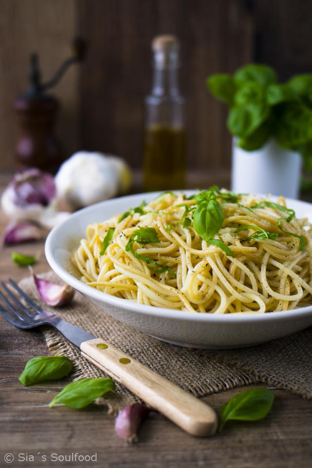 Rezeptbild: Knoblauch-Pasta mit Muskatnuss und Basilikum 