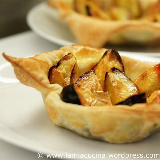 Rezeptbild: Zwtschgentörtchen aus Quarkblätterteig