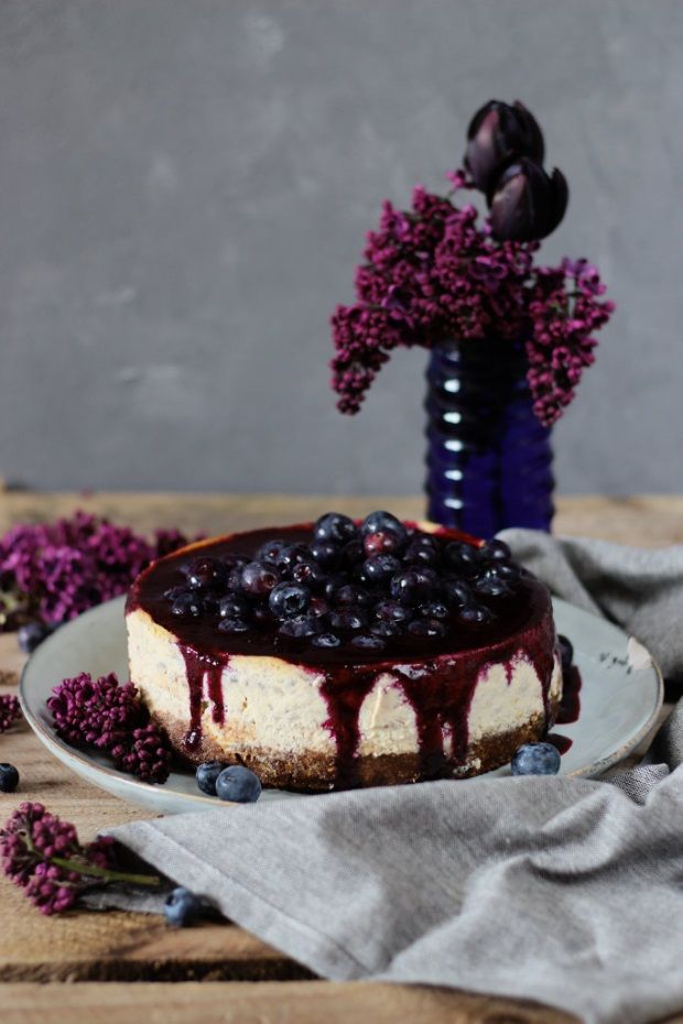 Rezeptbild: New York Cheesecake mit Bananenfüllung und Blaubeertopping