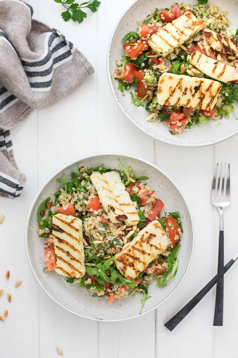 Rezeptbild: Bulgur-Salat mit Halloumi und Zitronen-Kapern-Dressing